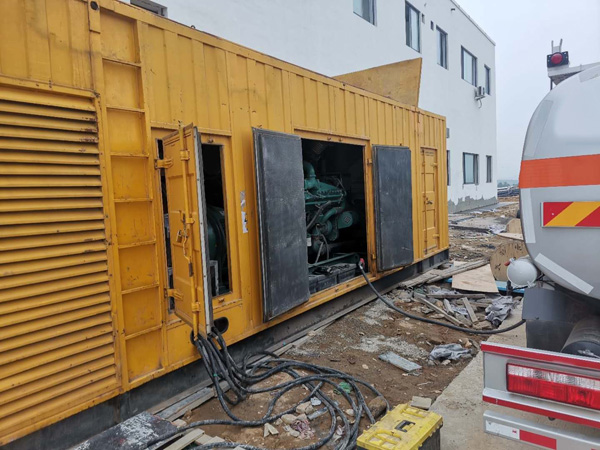 麦盖提如何在发电机出租合同中约定设备的维修和保养责任?