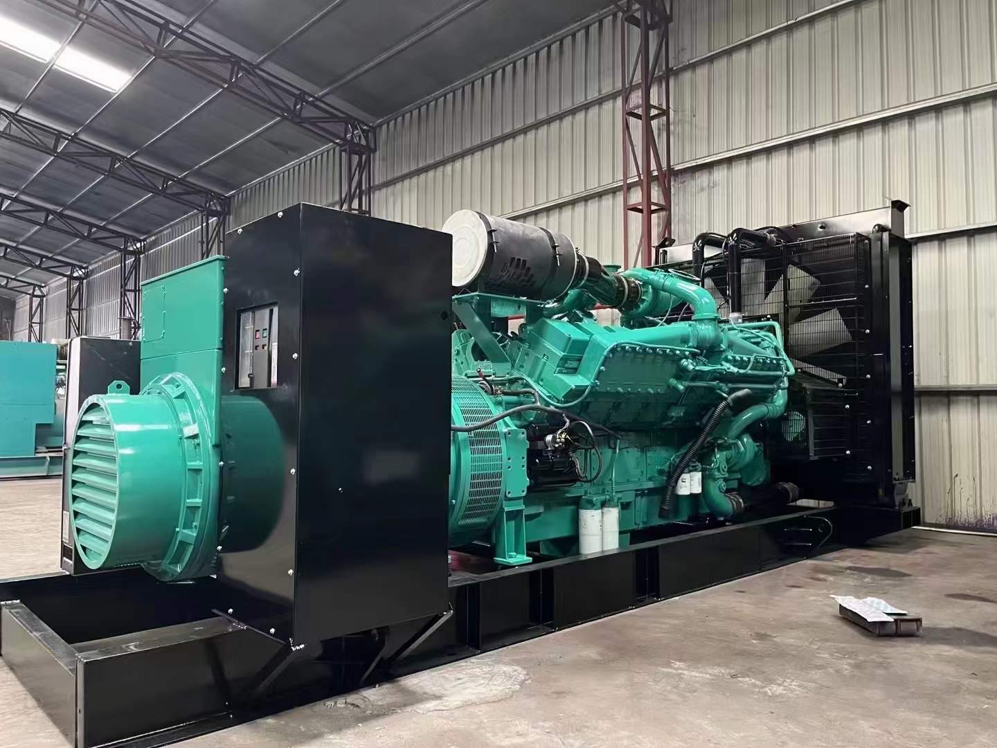 麦盖提如何降低 800kW 柴油发电机输出电流的波动？