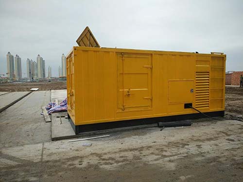 麦盖提合同中关于乙方责任导致工期延误的赔偿标准应该如何制定？